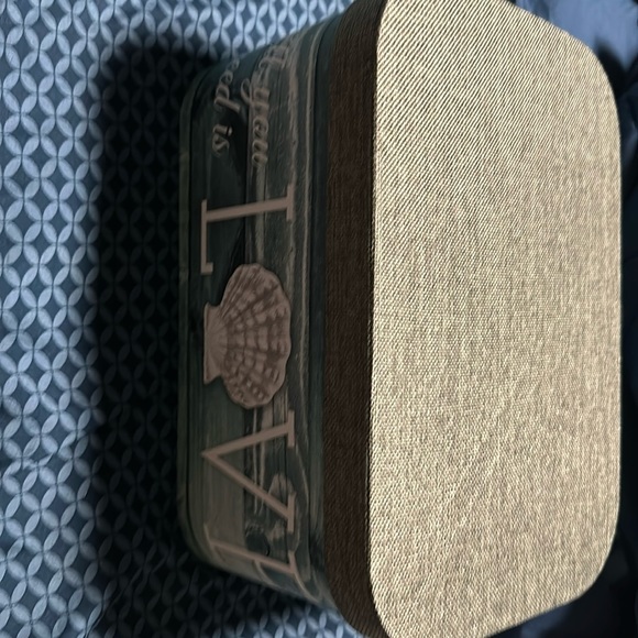 Seashell Container - Picture 1 of 4